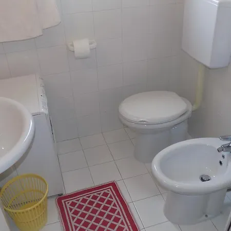 Plaza Apartment *